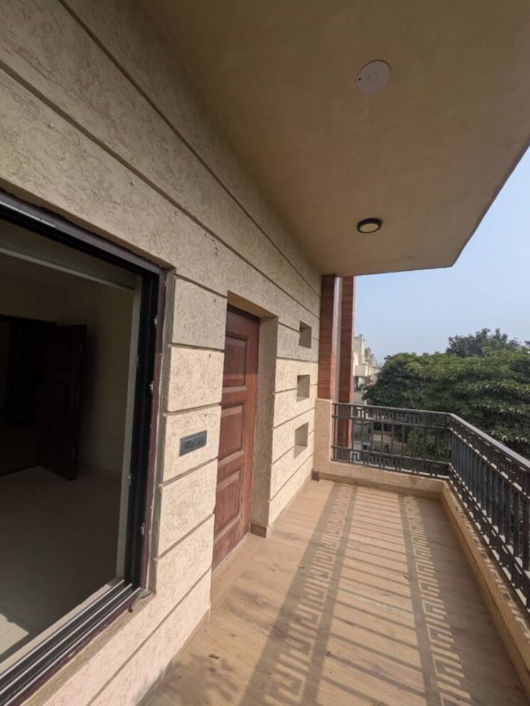 Balcony, sector 57 3 Bedroom 2250 Sq.Ft. Builder Floor In Sector 57 Gurgaon 9848897