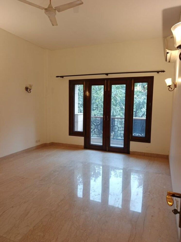 Room, greater kailash ii 3 Bedroom 1800 Sq.Ft. Builder Floor In Greater Kailash ii Delhi 9848908