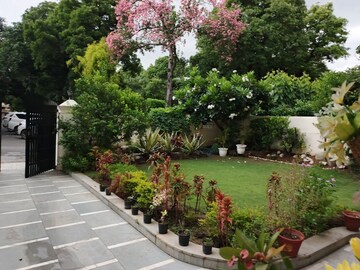 2 BHK Builder Floor – Garden View at Golf Links - for Rent