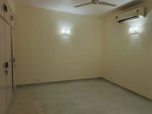 Room in 2 BHK Builder Floor at Golf Links – for Rent