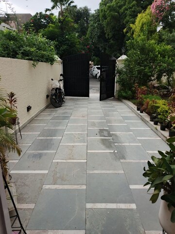 Common Area in 2 BHK Builder Floor at Golf Links – for Rent