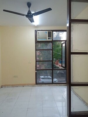 Room in 3 BHK Builder Floor at Hauz Khas – for Rent