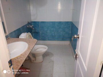 Bathroom in 3 BHK Builder Floor at SS Southend Floors, South City 2 – for Sale