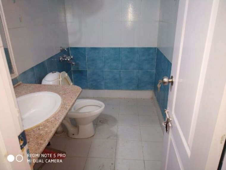 Bathroom, ss-southend-floors 3 Bedroom 1650 Sq.Ft. Builder Floor In South City 2 Gurgaon 9849084