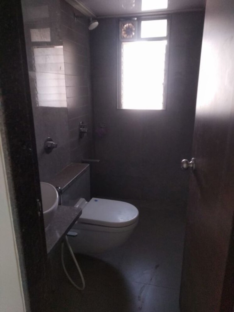 Bathroom, veena-serenity 3 Bedroom 1050 Sq.Ft. Apartment In Chembur Mumbai 9849009