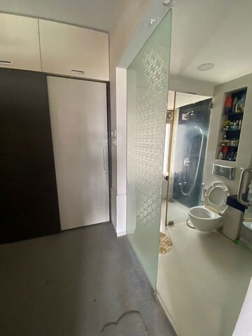 Bathroom in 5 BHK Apartment at Lodha Grandeur, Prabhadevi – for Sale