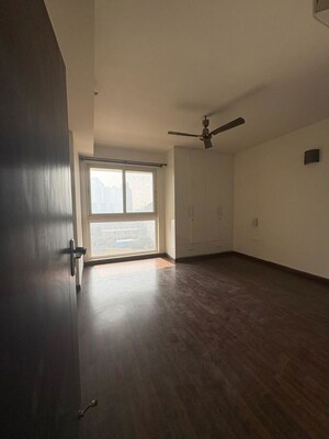 Room in 4 BHK Apartment at BPTP Mansions, Sector 66 – for Rent