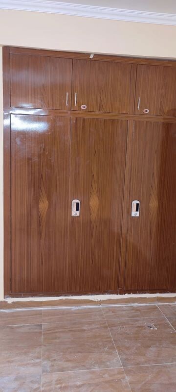 Furnished Amenities in 3 BHK Apartment at Express Zenith, Sector 77 – for Rent