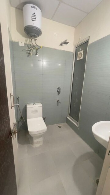 Bathroom in Studio Builder Floor at Minarch Tower, Sector 44 – for Rent