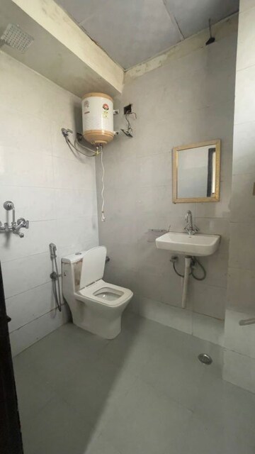 Bathroom in Studio Builder Floor at Minarch Tower, Sector 44 – for Rent