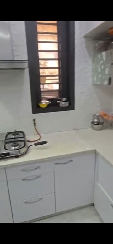 Furnished Amenities in 3 BHK Apartment at Pitampura – for Sale