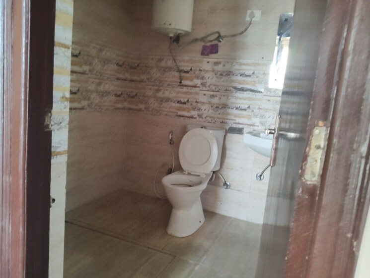 Bathroom, amrapali-golf-homes 3 Bedroom 1595 Sq.Ft. Apartment In Sector 4 Greater Noida Greater Noida 9849560