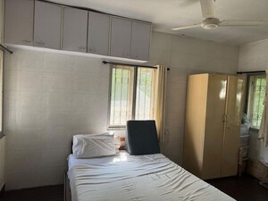 Bedroom in 2 BHK Apartment at Santacruz West – for Rent