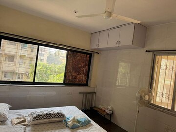 Bedroom in 2 BHK Apartment at Santacruz West – for Rent
