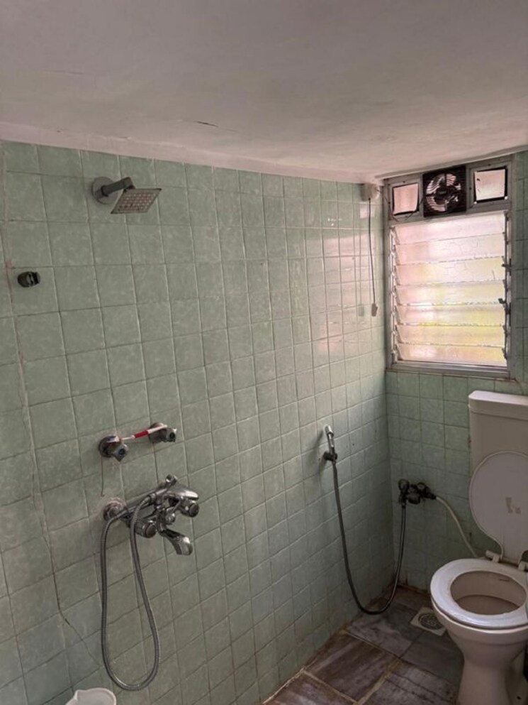 Bathroom, santacruz west 2 Bedroom 700 Sq.Ft. Apartment In Santacruz West Mumbai 9849794