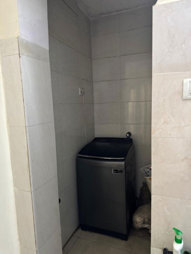 Bathroom, santacruz west 2 Bedroom 700 Sq.Ft. Apartment In Santacruz West Mumbai 9849794