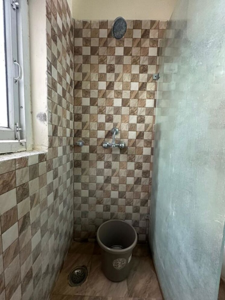Bathroom, levana-celebrity-gardens 3 Bedroom 2015 Sq.Ft. Apartment In Sushant Golf City Lucknow 9849913