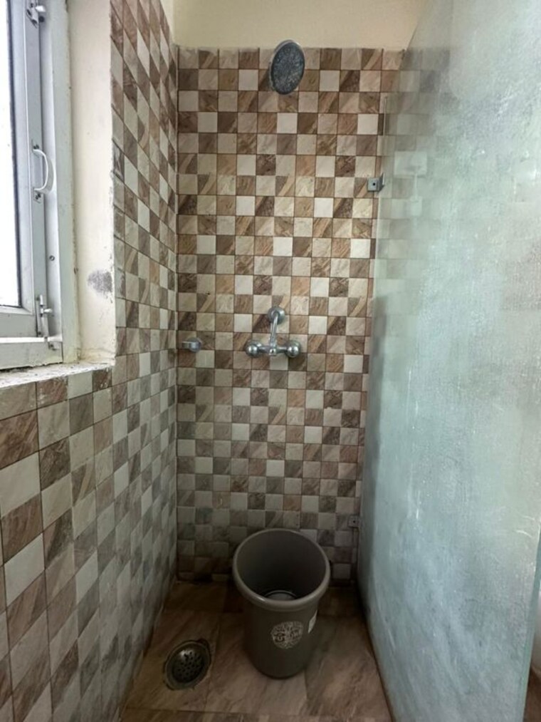 Bathroom, levana-celebrity-gardens 3 Bedroom 2015 Sq.Ft. Apartment In Sushant Golf City Lucknow 9849913