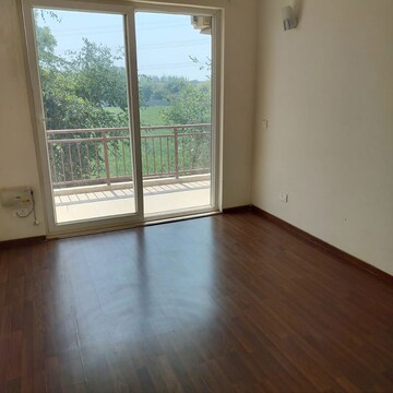 Room in 4 BHK Apartment at BPTP Astaire Gardens, Sector 70a – for Rent