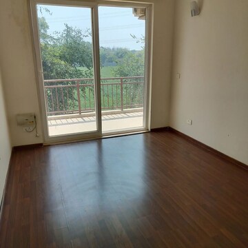 Room in 4 BHK Apartment at BPTP Astaire Gardens, Sector 70a – for Rent