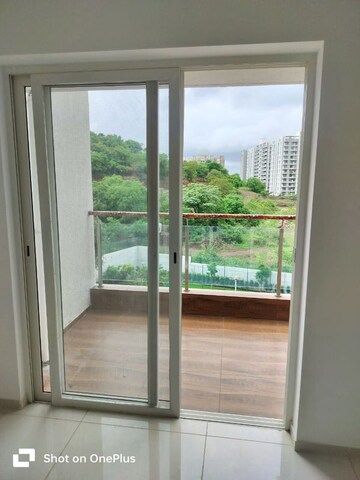 Room in 4 BHK Apartment at Kolte Patil 24K Stargaze, Bavdhan – for Rent