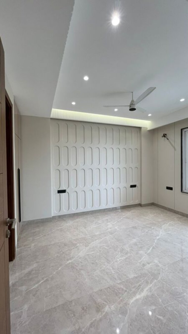 Room, mks-county 3 Bedroom 1890 Sq.Ft. Builder Floor In Sohna Sector 2 Gurgaon 9850010
