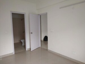 Room in 3 BHK Apartment at Sare Crescent Parc, Sector 92 – for Sale