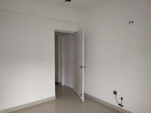 Room in 3 BHK Apartment at Sare Crescent Parc, Sector 92 – for Sale