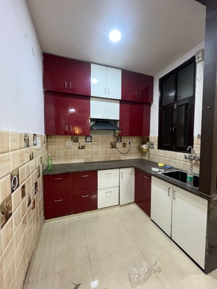 Kitchen, shakti khand iv 3 Bedroom 90 Sq.Mt. Apartment In Shakti Khand iv Ghaziabad 9850195