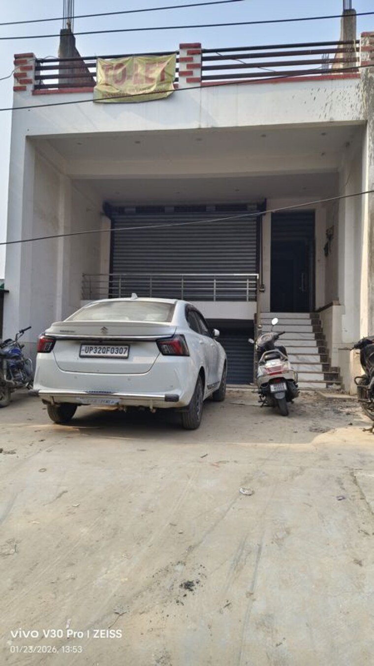  Parking, indira nagar Commercial Shop 1500 Sq.Ft. In Indira Nagar Lucknow 9850311