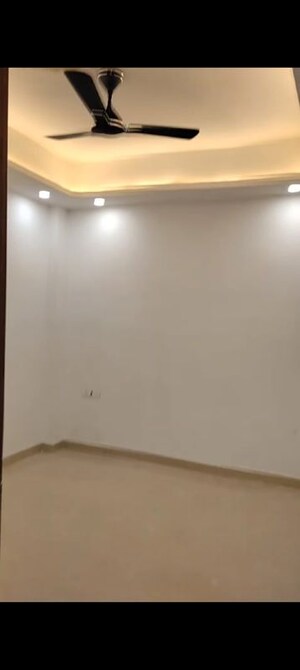 Room in 3.5 BHK Builder Floor at Sector 104 – for Sale