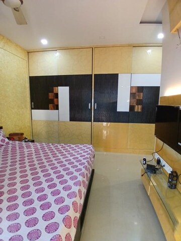 Room in 2 BHK Apartment at Raheja Serenity, Kandivali East – for Rent