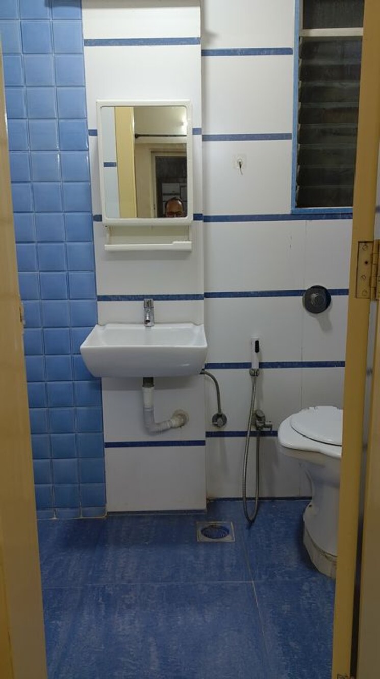 Bathroom, dosti-florentine 2 Bedroom 997 Sq.Ft. Apartment In Wadala Mumbai 9850435