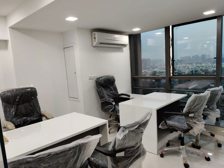 Team Area, thaltej Commercial Office Space 1016 Sq.Ft. In Thaltej Ahmedabad 9850424