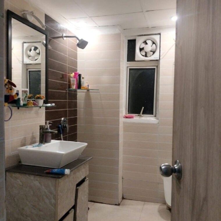 Bathroom, amrapali-zodiac 2.5 Bedroom 1075 Sq.Ft. Apartment In Sector 120 Noida 9850484