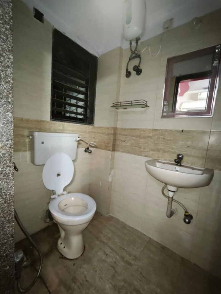 Bathroom, yashomati-society 2 Bedroom 750 Sq.Ft. Apartment In Chembur Mumbai 9848709