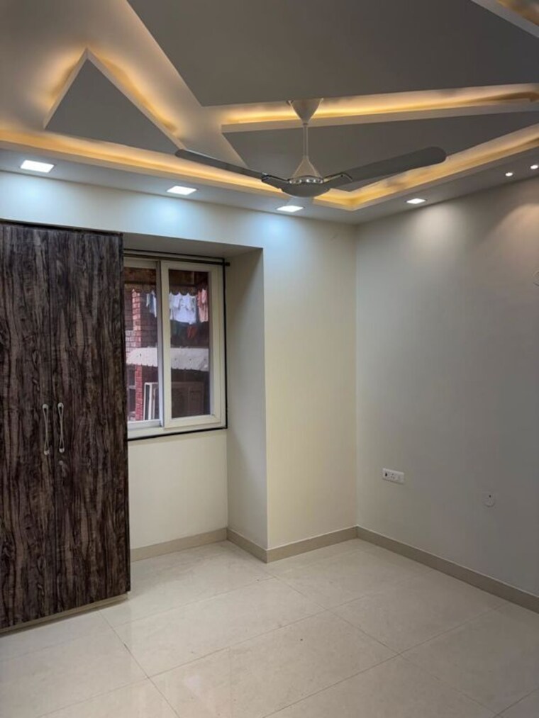 Room, rohini 3 Bedroom 1500 Sq.Ft. Builder Floor In Rohini Delhi 9850916