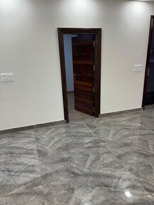 Room in 3 BHK Builder Floor at Rohini – for Rent