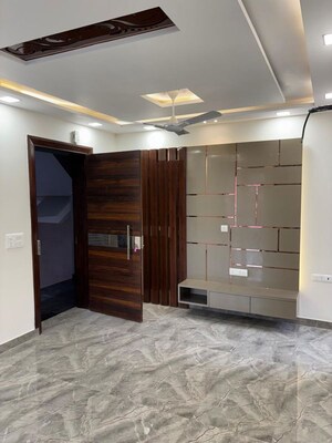 Room in 3 BHK Builder Floor at Rohini – for Rent