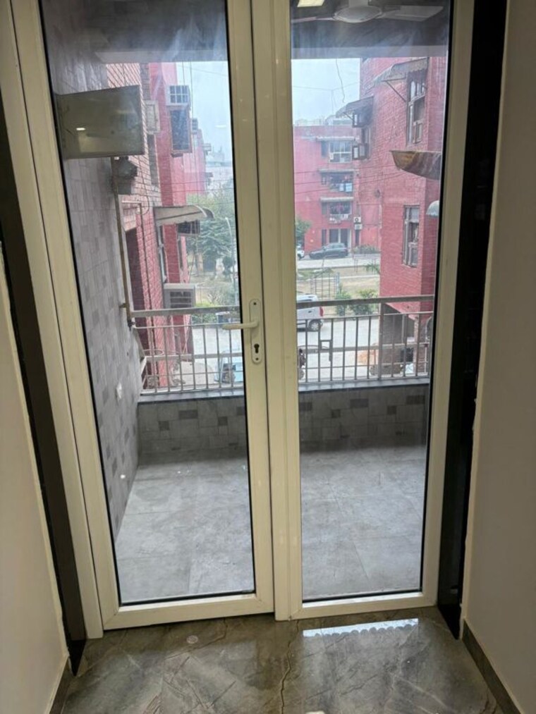 undefined, rohini 3 Bedroom 1500 Sq.Ft. Builder Floor In Rohini Delhi 9850916