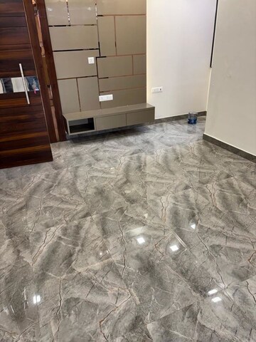 Room in 3 BHK Builder Floor at Rohini – for Rent