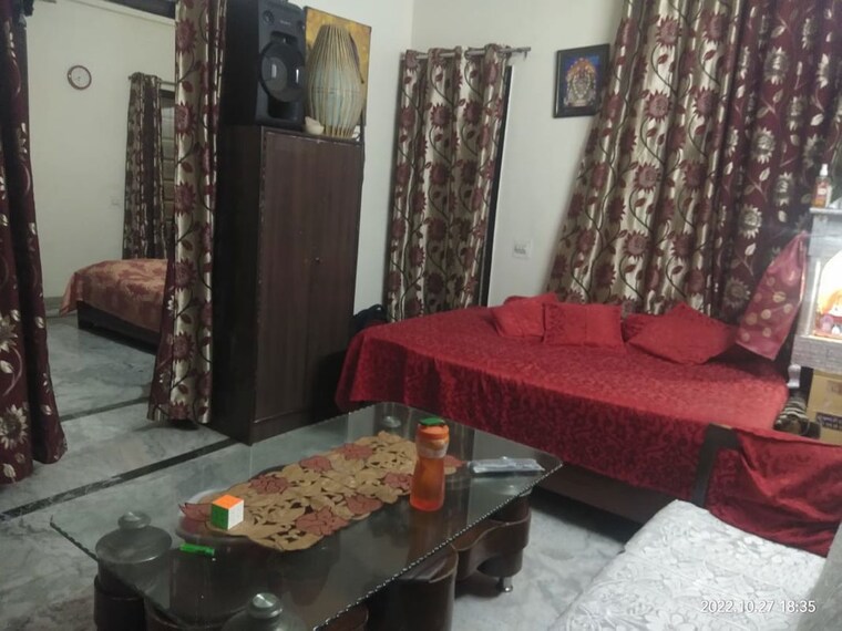 Living Room, sector 19 6 Bedroom 190 Sq.Yd. Independent House In Sector 19 Noida 9850932