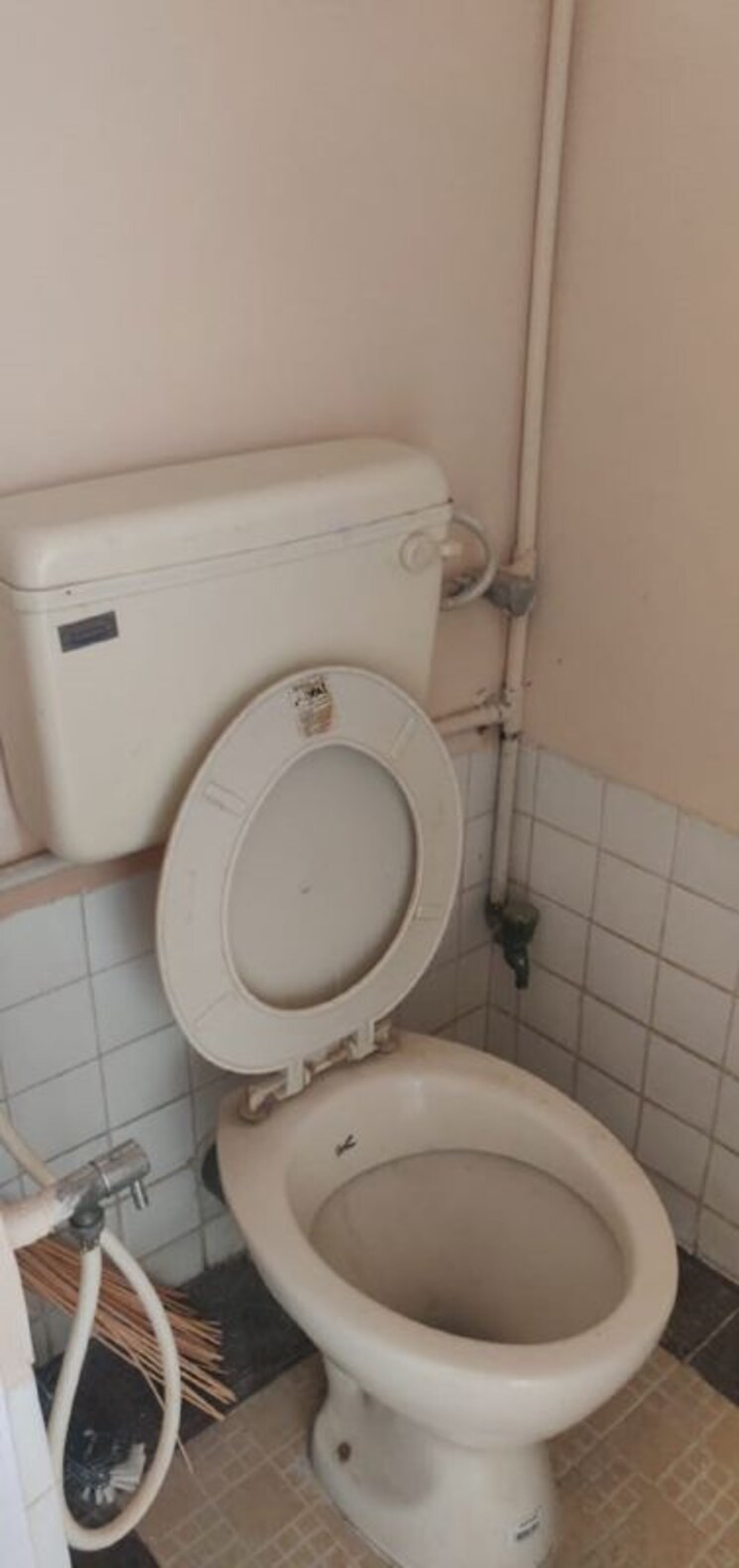 Bathroom, bandra west 1 Bedroom 500 Sq.Ft. Apartment In Bandra West Mumbai 9613327