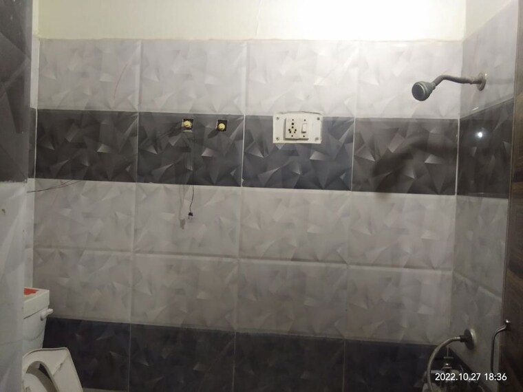 Bathroom, sector 19 6 Bedroom 212 Sq.Yd. Independent House In Sector 19 Noida 9850946