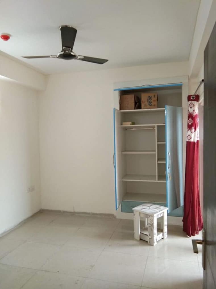 Room, sector 19 6 Bedroom 215 Sq.Yd. Independent House In Sector 19 Noida 9850947