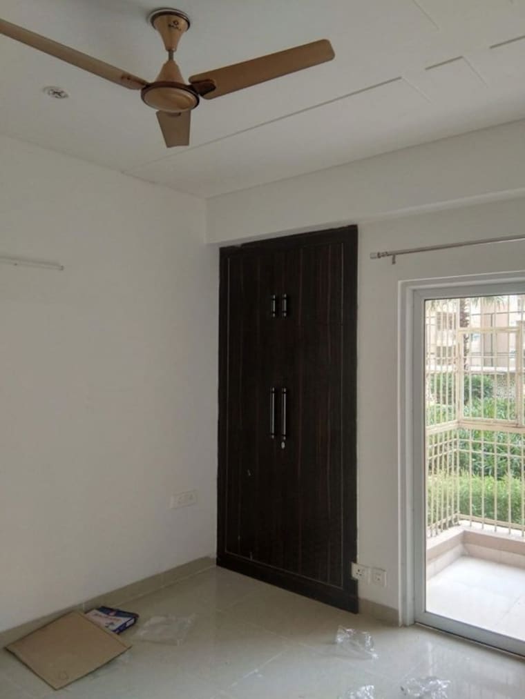 Room, sector 19 6 Bedroom 216 Sq.Yd. Independent House In Sector 19 Noida 9850948