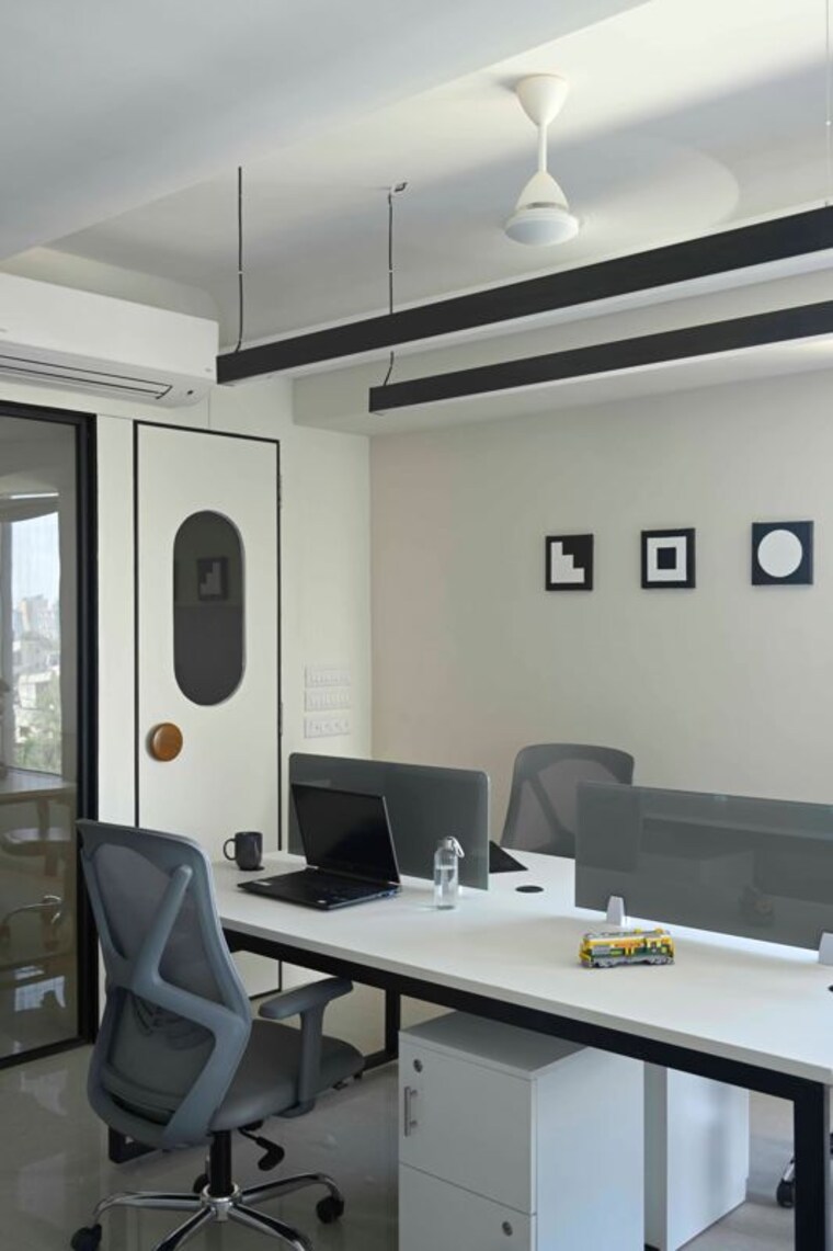 Team Area, savaliya-krish-cubical Commercial Office Space 1260 Sq.Ft. In Thaltej Ahmedabad 9851039