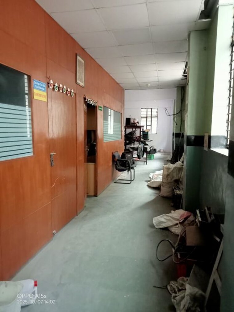  Parking, sector 2 Commercial Office Space 3200 Sq.Ft. In Sector 2 Noida 9851138