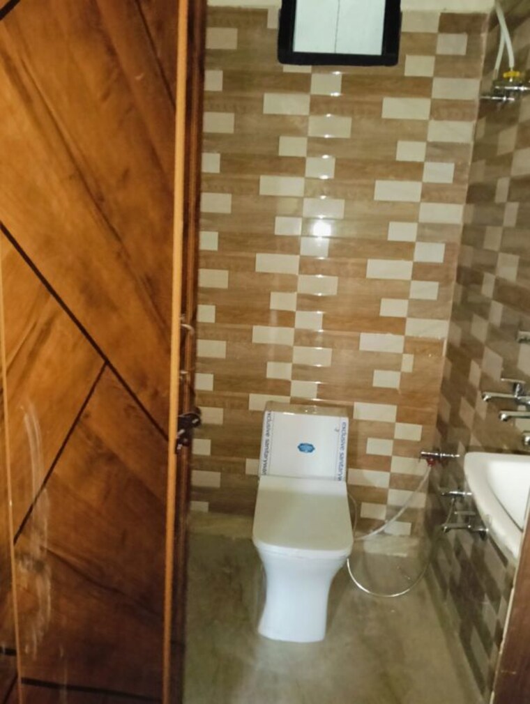 Bathroom, burari 2.5 Bedroom 392 Sq.Ft. Builder Floor In Burari Delhi 9851199