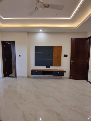 Room in 4 BHK Independent House at Gms Road – for Sale